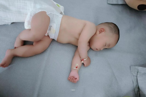 萍乡几个月宝宝会抬头